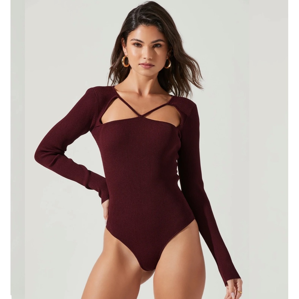 Astr the label Ribbed long sleeve bodysuit- size M- glamorous maroon